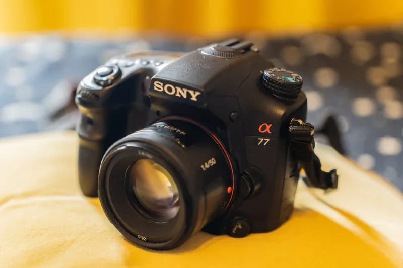 Sony Alpha A77. В идеальном состоянии внешне и технически.  Электронный видоискатель, скоростная съе — Тбилиси — 1 800 ₾