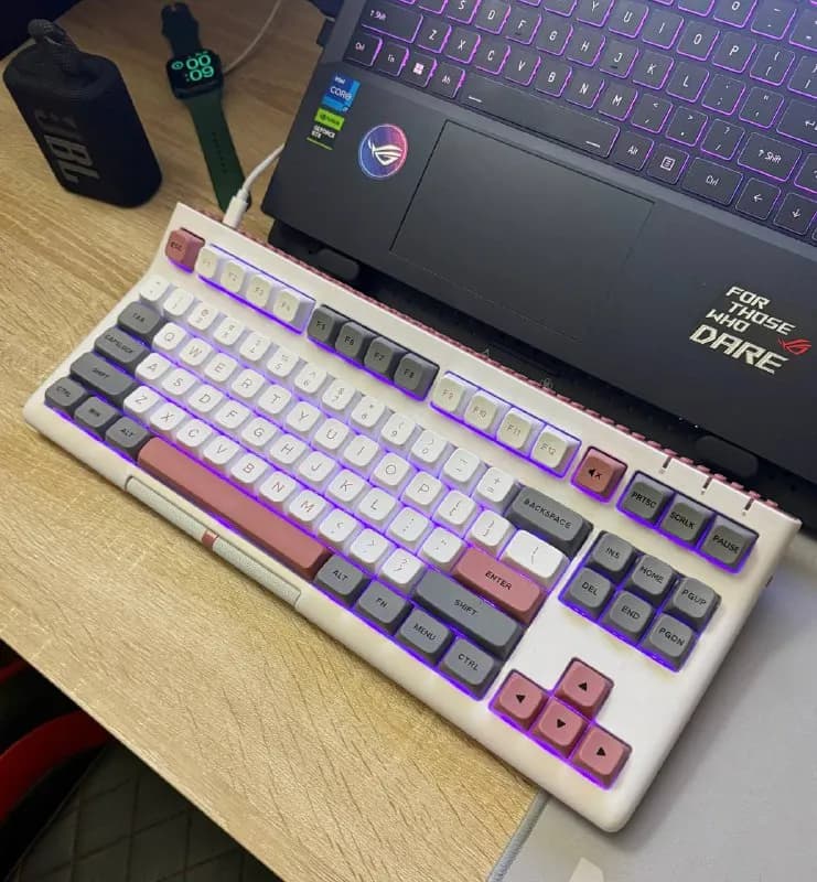 EPOMAKER Brick 87 Grey Pink, как новая, коробка тоже осталась. Покупал за 500 лари, новая сейчас в — Тбилиси — 300 ₾