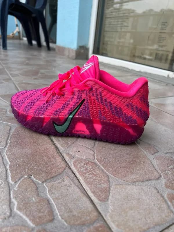 Nike Twelve — яркие кроссовки, которые привлекают внимание. Отлично подойдут как для спорта. — Батуми — 80 ₾