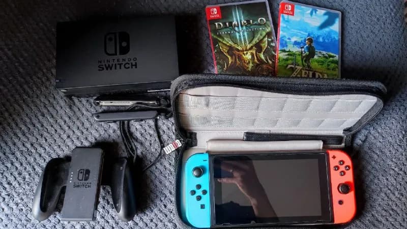 Nintendo Switch, полный комплект, в отличном состоянии, практически не использовался, всегда в чехле — Тбилиси — 450 ₾