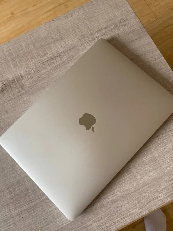 MacBook Pro 13» (2018) с Touch Bar и Touch ID. — Тбилиси — 1,200 ₾
