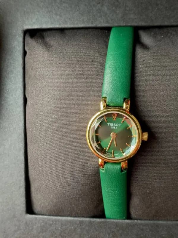 Tissot Lovely Round. Есть гарантия, коробка. Были куплены в Arttime. Не носили. — Тбилиси — 900 ₾