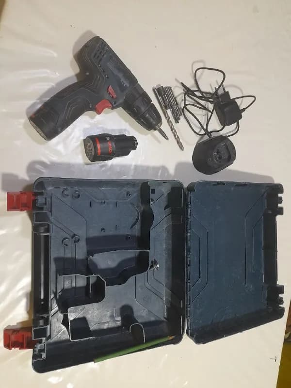 Bosch Professional GSB 120-Li с набором насадок, двумя батареями и зарядкой. — Тбилиси — 300 ₾