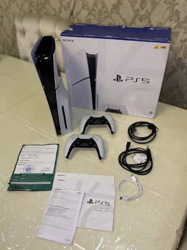 Playstation 5 Slim Disk Version в идеальном состоянии. В комплекте 2 контролера кабели коробка доку — Тбилиси — 1,350 ₾