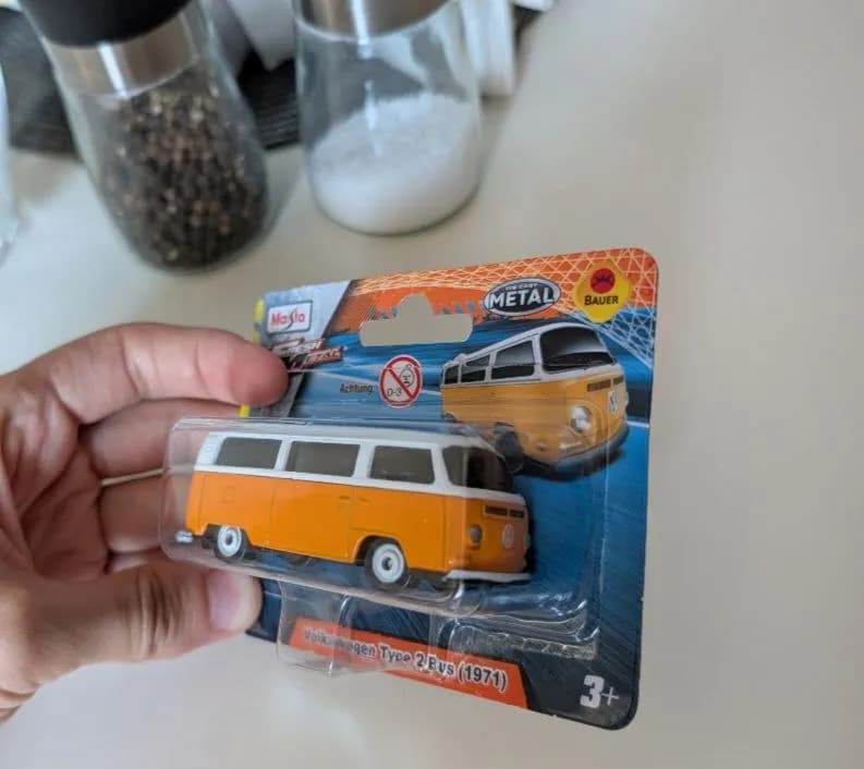 Volkswagen Transporter T2 модель, маштаб 1:64, производитель Maisto, цена: 25 лари — Тбилиси — 25 ₾