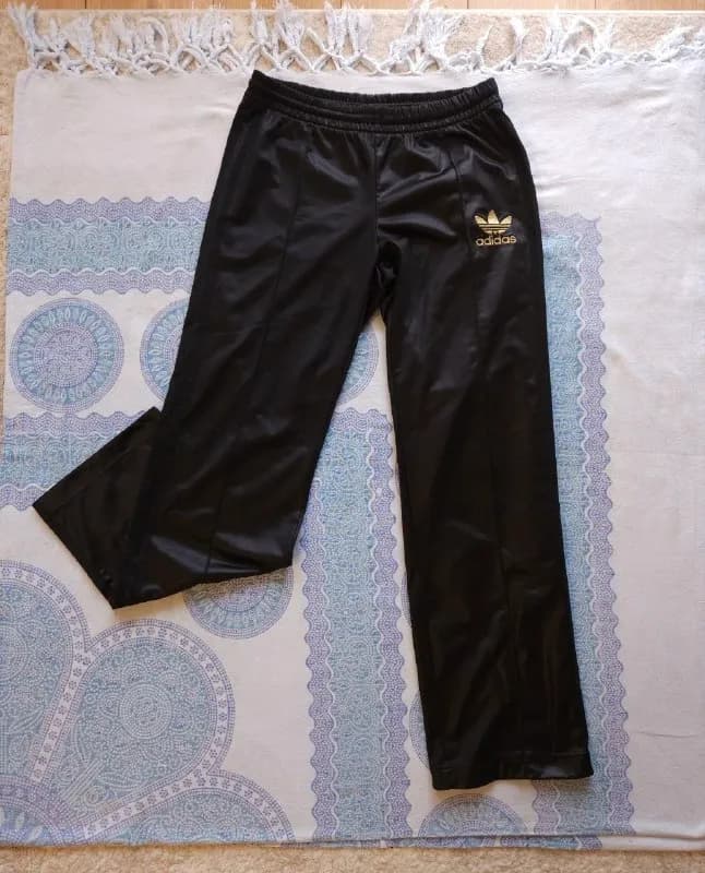 Adidas Originals Chile 62 -- Black & Gold — Тбилиси — 170 ₾