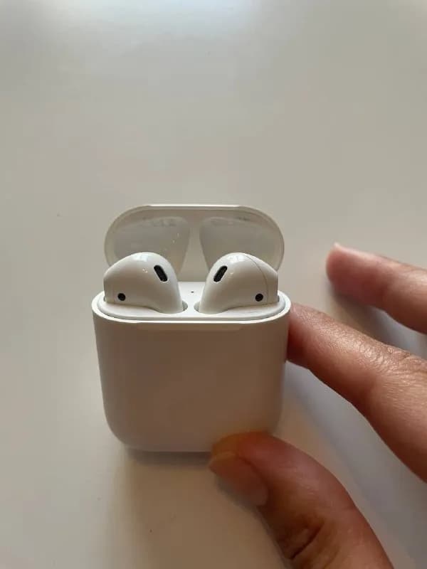 1. Apple AirPods 2. В хорошем состоянии. Полностью рабочие. — Тбилиси — 100 ₾