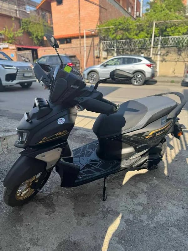 Yamaha Ray Zr street Raly куплен месяц назад пробег всего лиш 1000 км. Обкатку прошли можно сесть и — Тбилиси