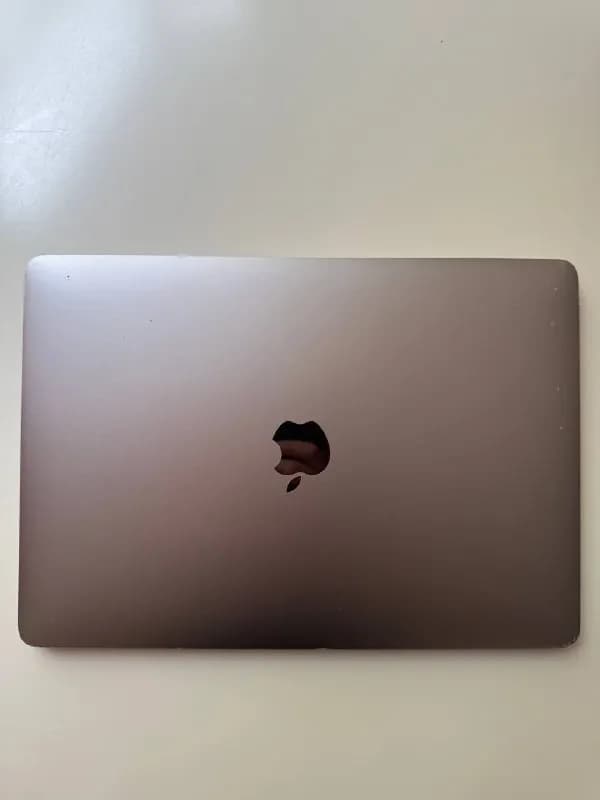 MacBook Pro 13 дюймов, 2017 года. 8 гб оперативной памяти, 128 гб накопитель. Состояние ноутбука на — Тбилиси — 600 ₾