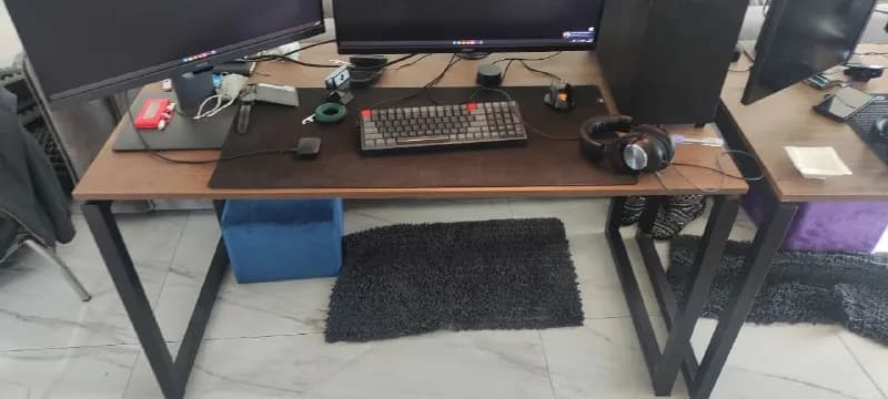 2 стола просто на ножках — Тбилиси — 100 ₾