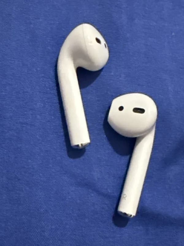 Apple AirPods 2 — Тбилиси
