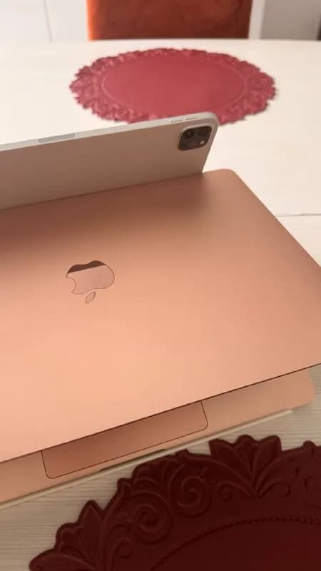 MacBook Air M1 2020, 13″, 8 GB — идеальное состояние — Батуми — 1 650 ₾