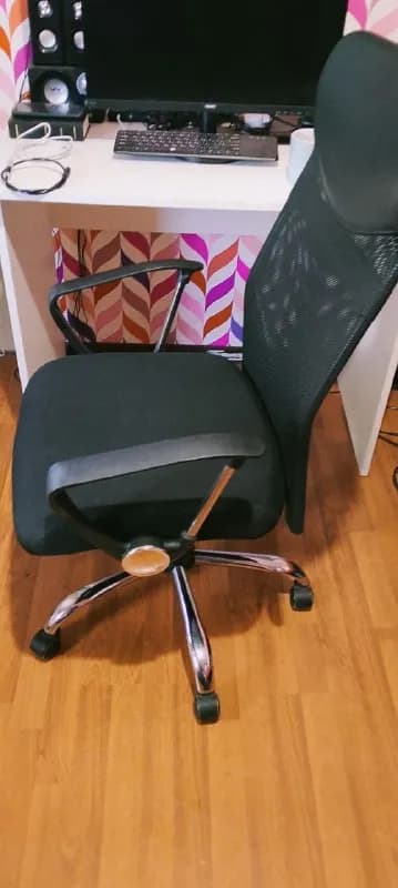 Мягкий стул, стол и бытовая техника — Батуми — 70 ₾