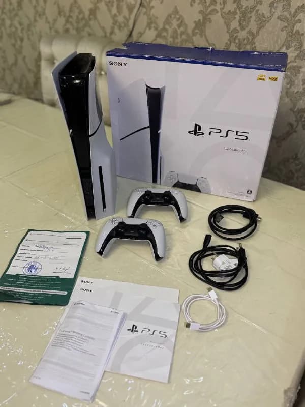 Playstation 5 Slim Диск версия. Куплена в зумере 4 месяца назад. В идеальном состоянии. Как новая. В — Тбилиси — 1350 ₾