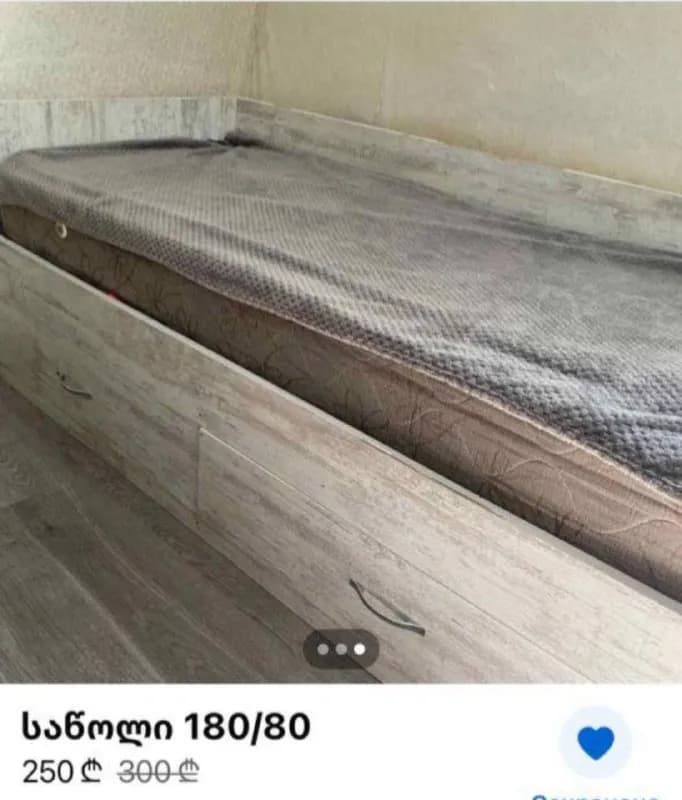 175*77, мягкий, почти новый. И части от кровати. Сломана одна внутренняя перекладина. — Тбилиси — 120 ₾