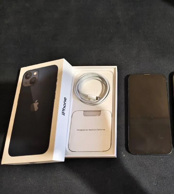 iPhone 13 128 gb Midnight Blue, состояние хорошее (экран без царапин), в комплекте оригинальный компл — Тбилиси — 900 ₾