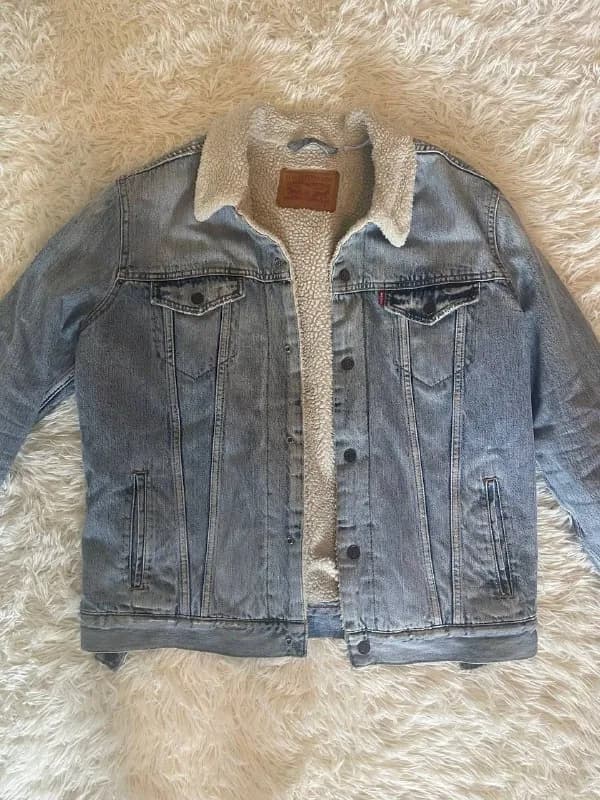 Levi’s (в хорошем состоянии) Размер L — 160 лари — Тбилиси — 160 ₾