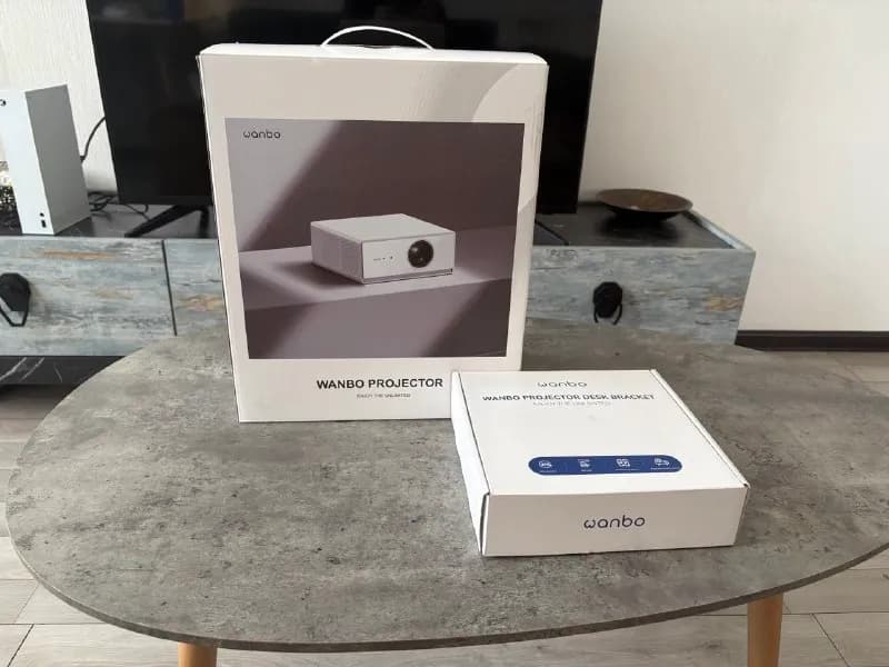 1. Проектор Wanbo X5 Air + крепление для установки на стол. Купил в начале прошлго лета. Активно пол — Тбилиси — 200 ₾