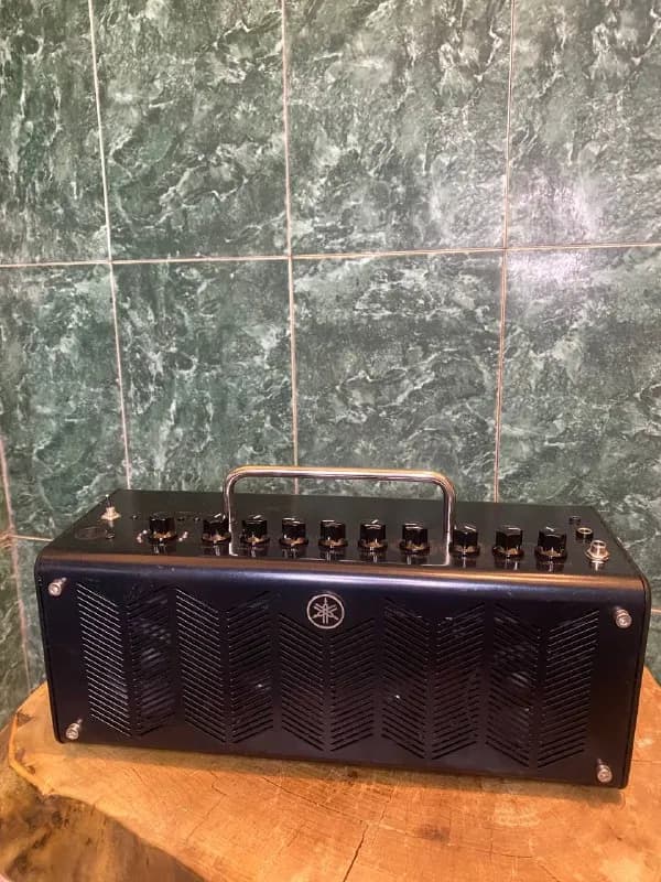 amplifier YAMAHA THR 10 °C (в комплекте блок питания, но также может работать от батареек) — 350$ — Тбилиси — 350 $