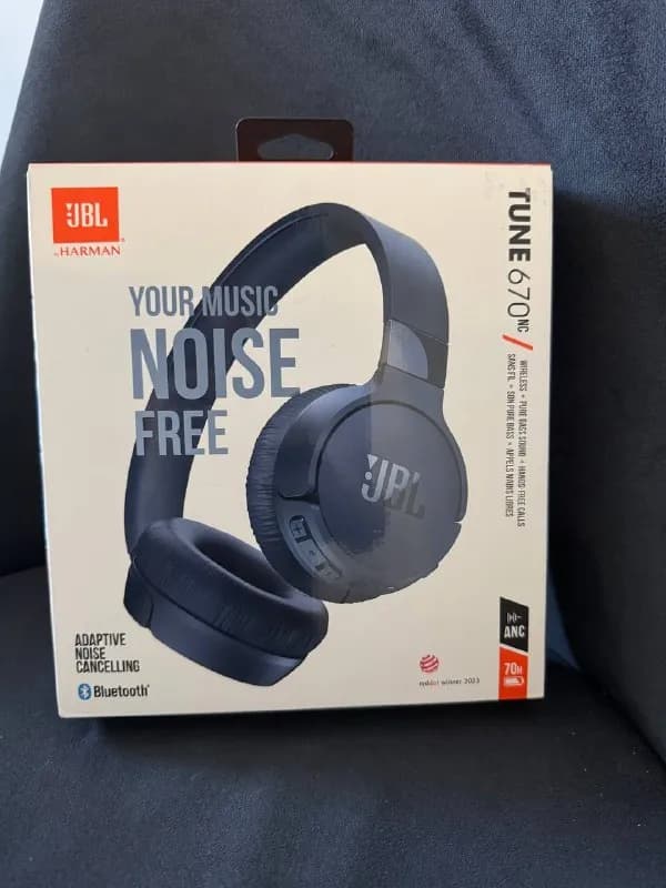 Продам наушники JBL
