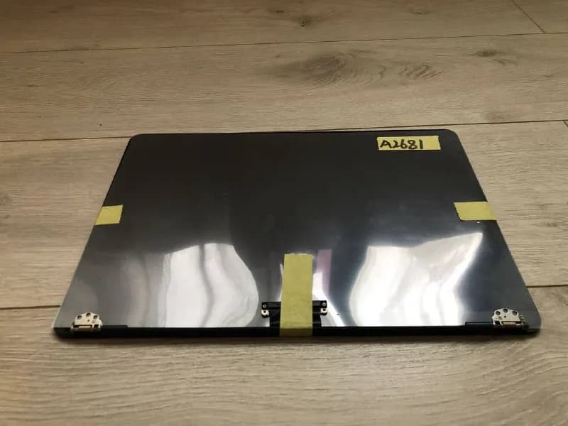 MacBook Air 13 M2 A2681 Midnight. Снята с рабочего ноутбука, крышка оригинальная, матрица нет. Матри — Тбилиси
