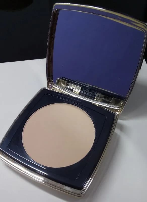 Estee Lauder с удобным двусторонним спонжем для нанесения. Пользовалась 1 раз на пробу. Не подошла, — Тбилиси — 25 ₾