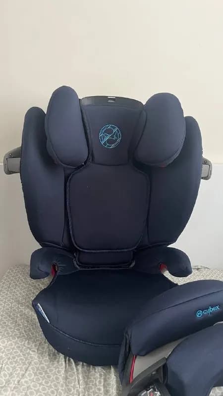 Cybex Pallas (группа ½/3, 9-36 кг) с креплением Isofix и столиком безопасности. Состояние отличное — Батуми — 200 ₾