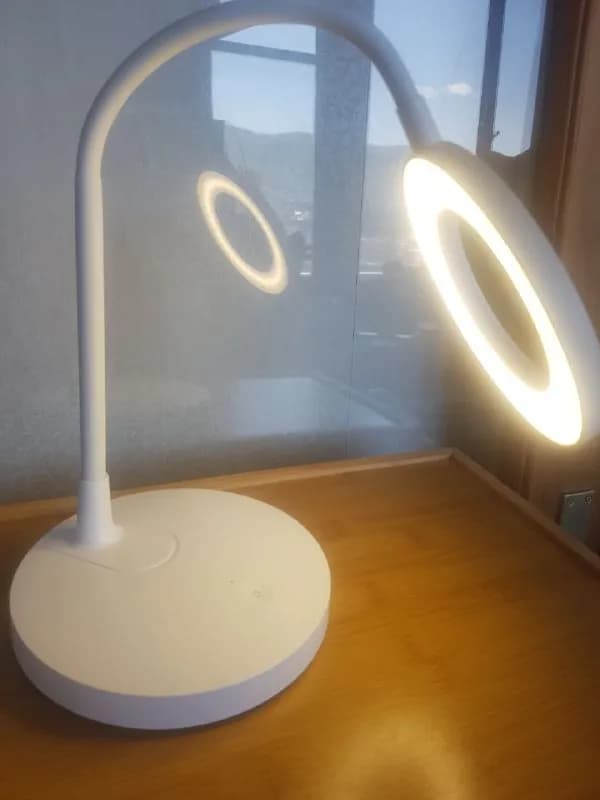 Miniso, заряжается от USB, потом работает 2-2,5 часа на этом заряде. Три световых режима, гибкая нож — Тбилиси — 40 ₾