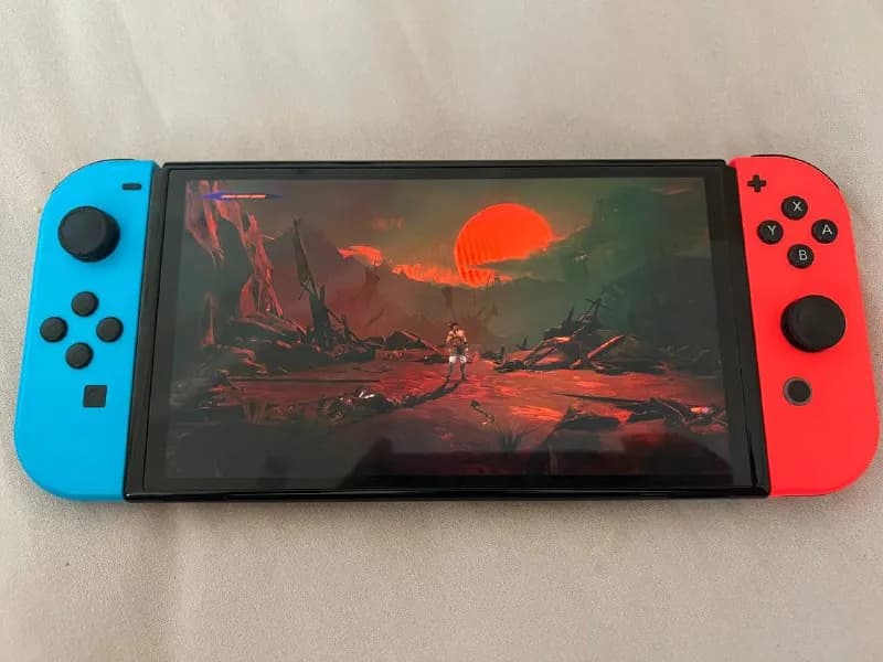Nintendo Switch Oled в отличном состоянии, карта samsung class 10 512gb, установлен kefir, куча игр, — Тбилиси — 900 ₾