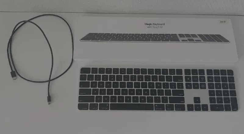 Apple Magic Keyboard с Touch ID (интернациональная раскладка). — Тбилиси — 899 ₾