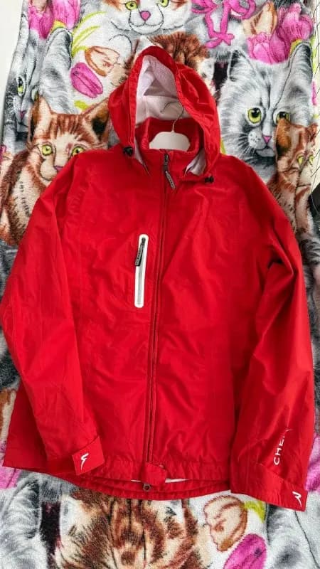 Chervo sports XS-S. В идеальном состоянии. Водоотталкивающая. — Батуми — 45 ₾