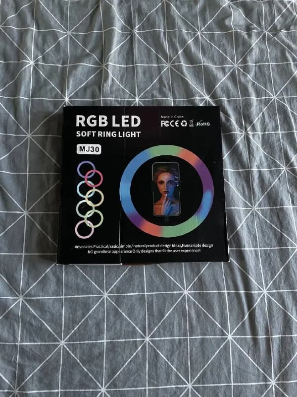 RGB лампа, яркие цвета + холодный белый + теплый белый. Светят в статичном положении и есть нескольк — Тбилиси — 15 ₾