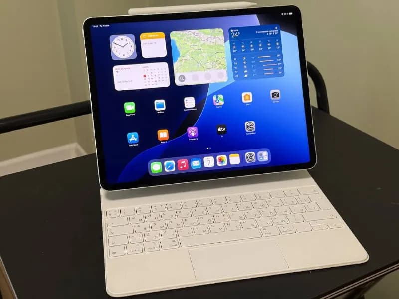 iPad Pro M2 12.9 WiFi + Cellural в идеальном состоянии. В комплекте оригинальный чехол с клавиатурой — Тбилиси — 2 200 ₾
