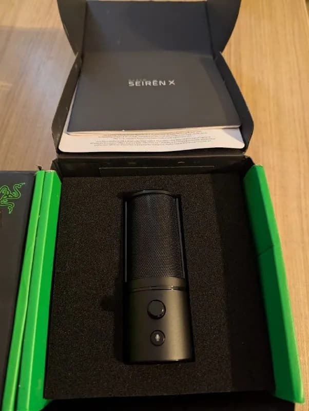 Razer Seiren X в отличном состоянии. Компактный и стильный конденсаторный микрофон идеально подходит — Тбилиси — 200 ₾