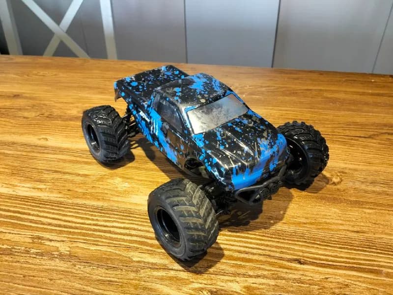 RC машинка на пульте управления 1:18 Масштаб вездеход RC автомобиль 30 + MPH высокая скорость 4WD эл — Тбилиси — 200 ₾