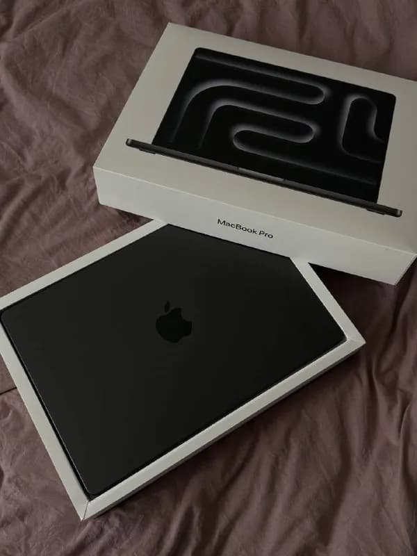 MacBook Pro 14 M5 space black — Батуми — 1,700 $