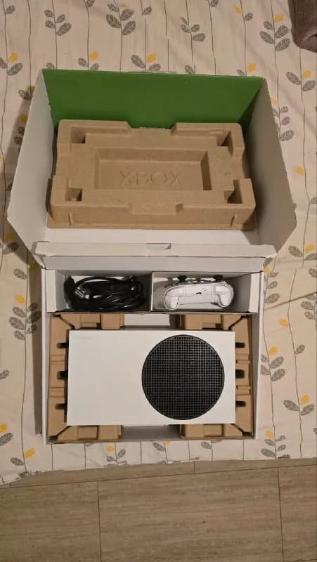 Xbox Series S 512gb. Куплена в начале 22 года, в активном использовании была 1 год, после чего не ис — Тбилиси — 550 ₾