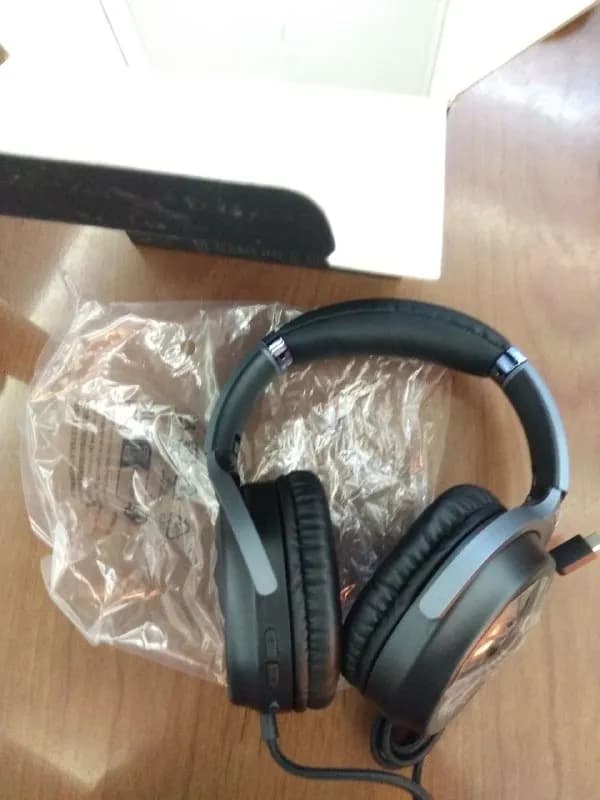 MSI H901 GC. В использовании не были. Достались в подарок к покупке ноутбука. На eBay такие стоят 57 — Тбилиси — 200 ₾