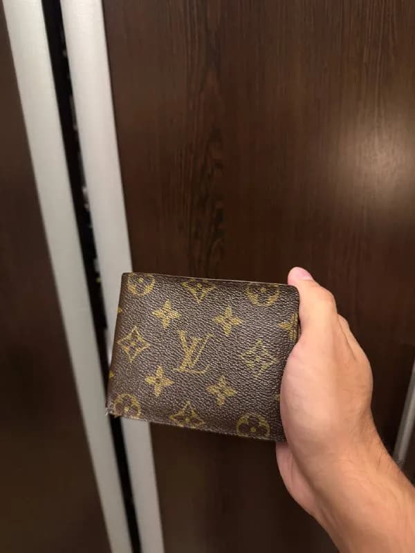 Louis Vuitton — Тбилиси — 250 $