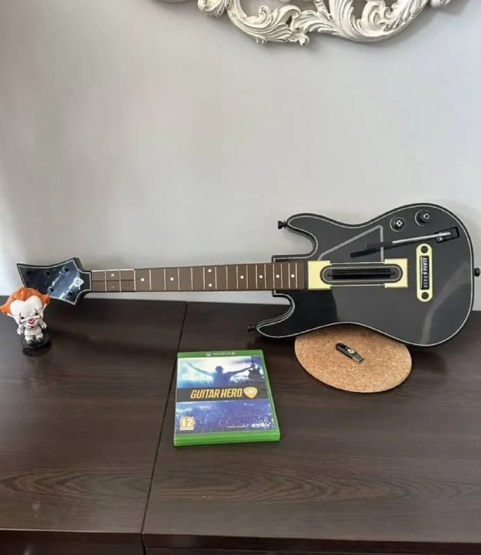 Guitar hero Xbox One. Диск, и два донгла. 200 лари за штуку — Тбилиси — 200 ₾