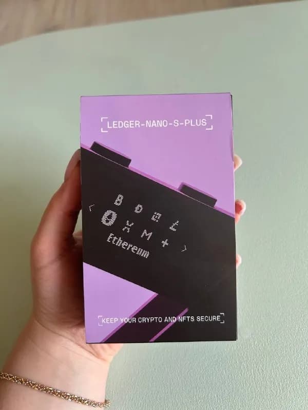Ledger Nano S plus кошелек для крипты. Устройство новое, в коробке. Цена 300 лари. Встреча в Тбилиси — Тбилиси — 300 ₾