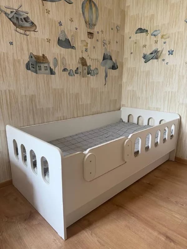 160×80 «СПЛЮШКИН» с выкатным ящиком и защитным бортиком — Тбилиси — 650 ₾