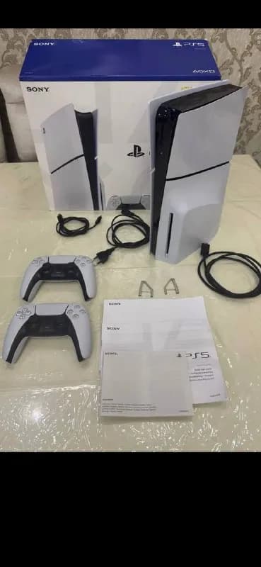 Playstation 5 Slim Disk Versia в идеальном состоянии. В комплекте 2 джойстика. Кабели оригинальные. — Тбилиси — 1 350 ₾