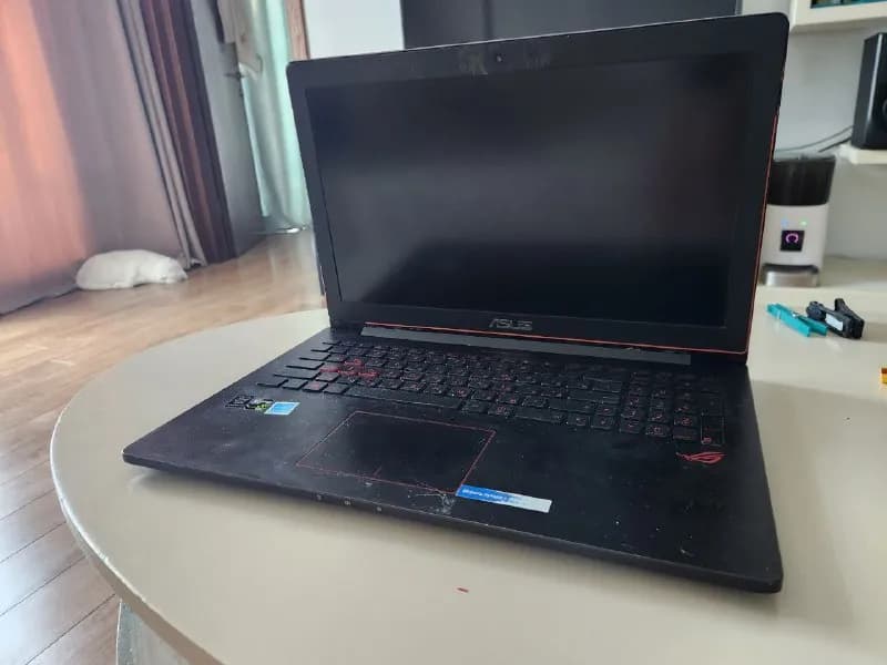 Asus G501JW. Характеристики не знаю, смотрите по модели. Во время замены кронштейна коротнул шлейф м — Тбилиси — 100 ₾