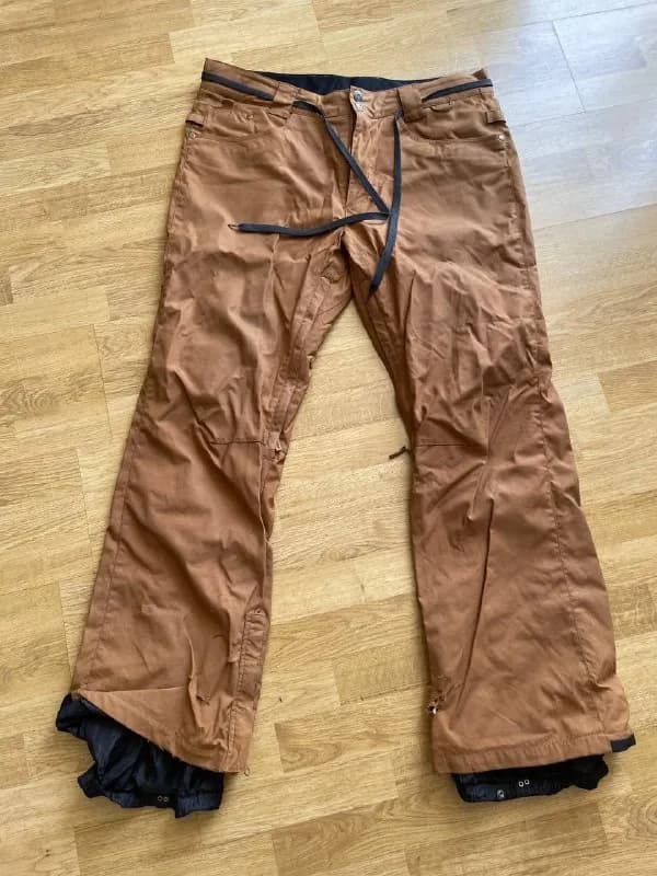 XL (36). Есть дырки от кантов с внутренней стороны. — Тбилиси — 40 ₾