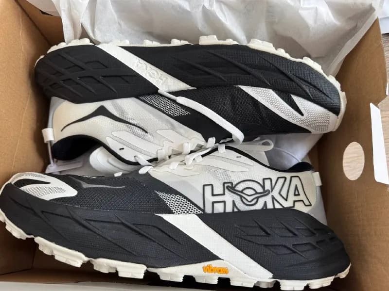 HOKA Speedgoat 7. Размер EU 42⅔ (US 9). Не подошли по размеру. Куплены за 750 лари, продаю за 600 ла — Батуми — 750 ₾