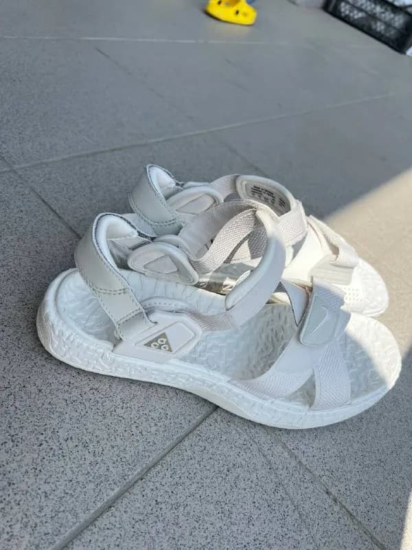 Nike оригинал. Заказывали из Германии, чуть с размером не подошли. Написано по стельке 27 см, но они — Тбилиси — 200 ₾