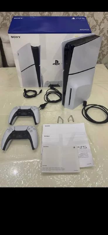 Playstation 5 Slim Disk Versia в идеальном состоянии. В комплекте 2 джойстика. Кабели оригинальные. — Тбилиси — 1350 ₾