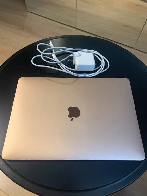 Macbook Air M1 8/[телефон]): состояние отличное, работает блестяще, оригинальная зарядка в комплекте — Тбилиси — 550 ₾