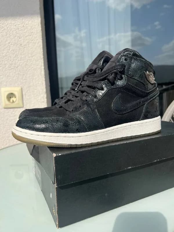 Air Jordan 1. Артикул написан на коробке. Состояние- 1 раз надел. Размер женский 40 eur. 25 см — Тбилиси — 250 ₾